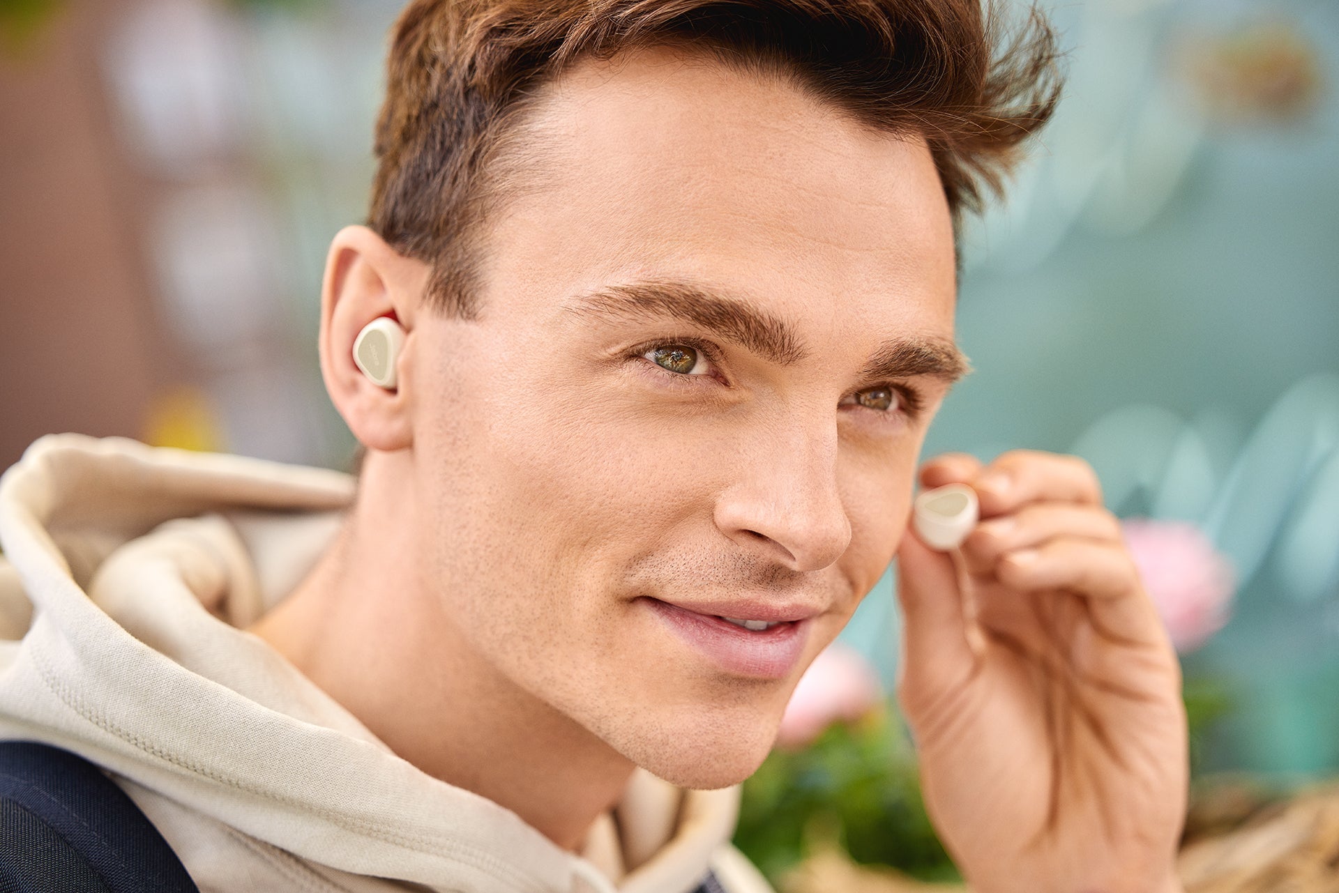 Jabra Elite 3 In Ear Wireless Bluetooth Earbuds – Noise isolating True Wireless buds with 4 built-in Microphones for Clear Calls, Rich Bass, Customizable Sound, and Mono Mode - Light BeigeHeadphonesUnique sound experience: The ergonomically designed wirel